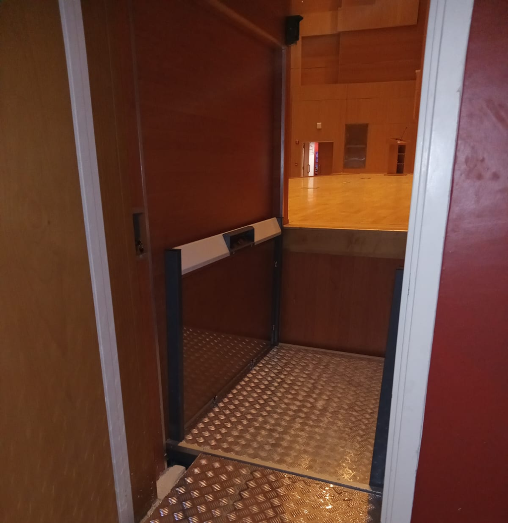 مصعد احتياجات خاصة 